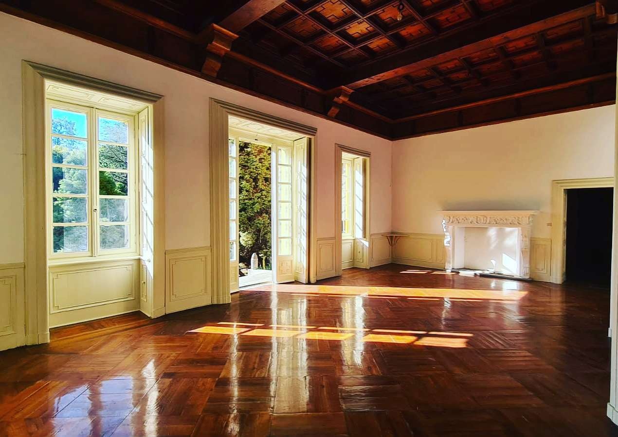 Main salon for dinners and receptions